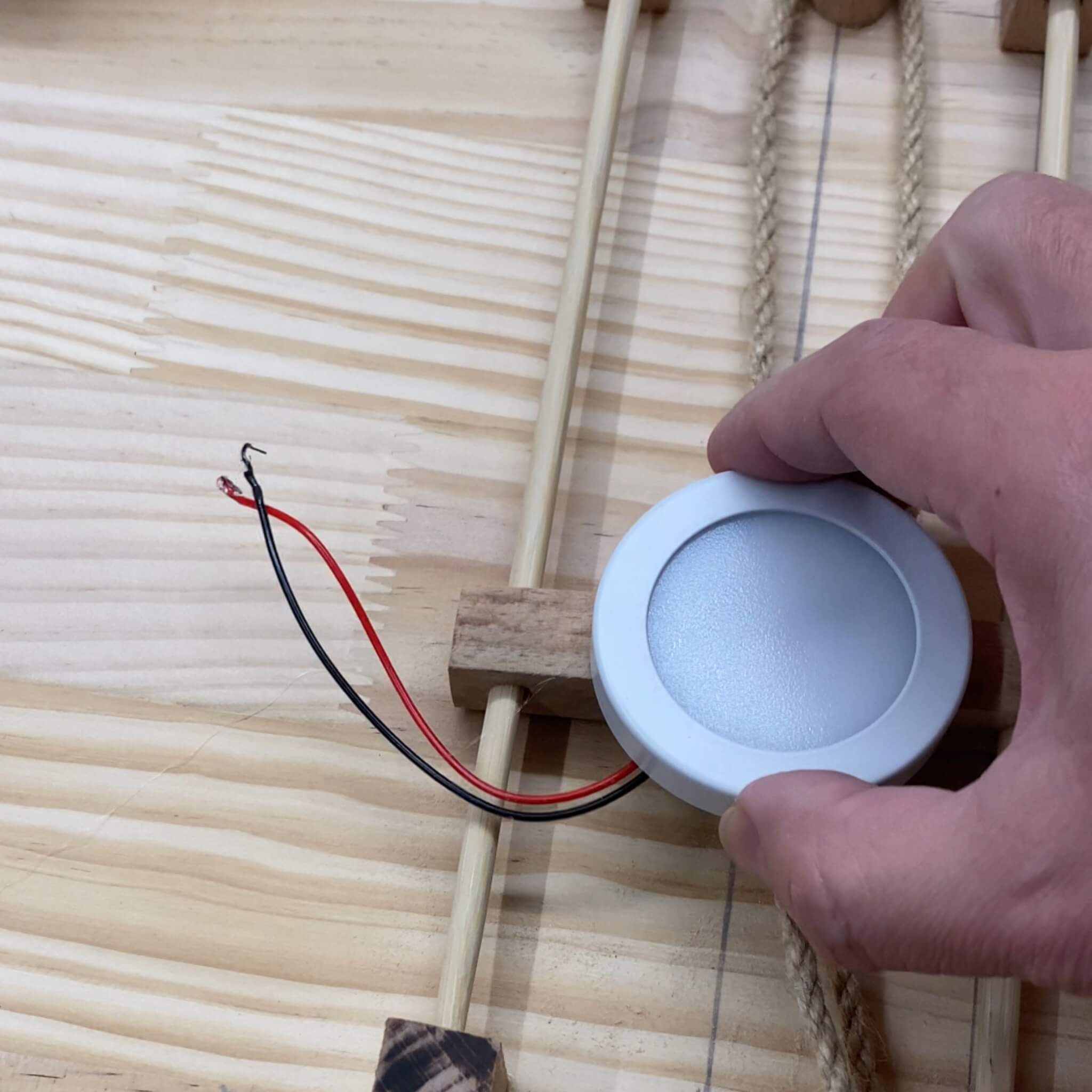 kinetic wall art、sunrise sunset wall decor、handcrafted kinetic art、mid century modern wall art、artisan home decor