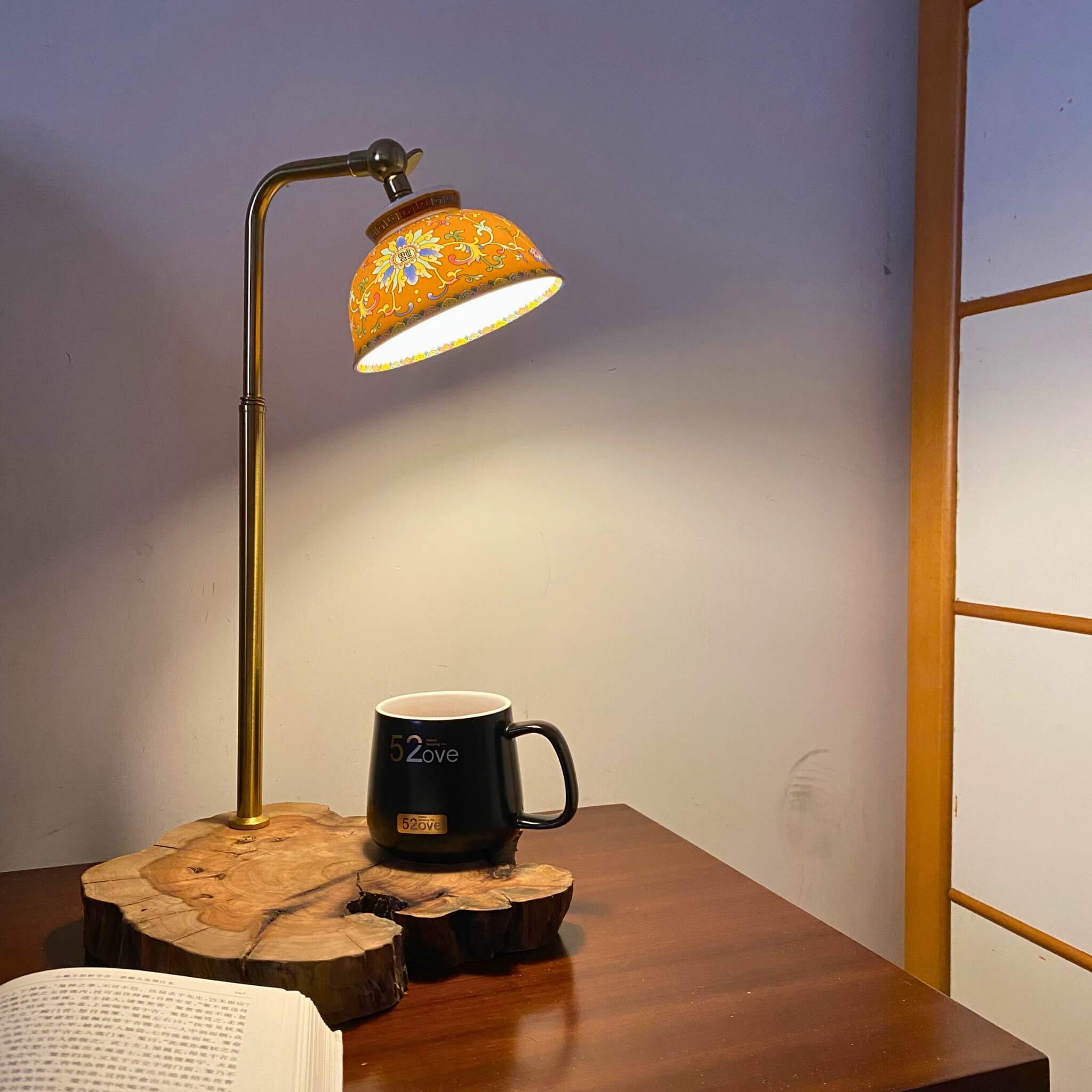 blue and white porcelain lamp、zen table lamp、tea ceremony lamp
Chinese porcelain light、meditation lamp、ceramic table light、oriental home decor、gift for tea lover